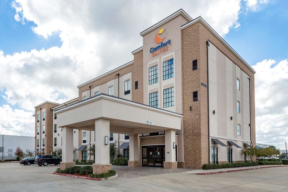 Comfort Suites Near Sam Houston Race Park 1