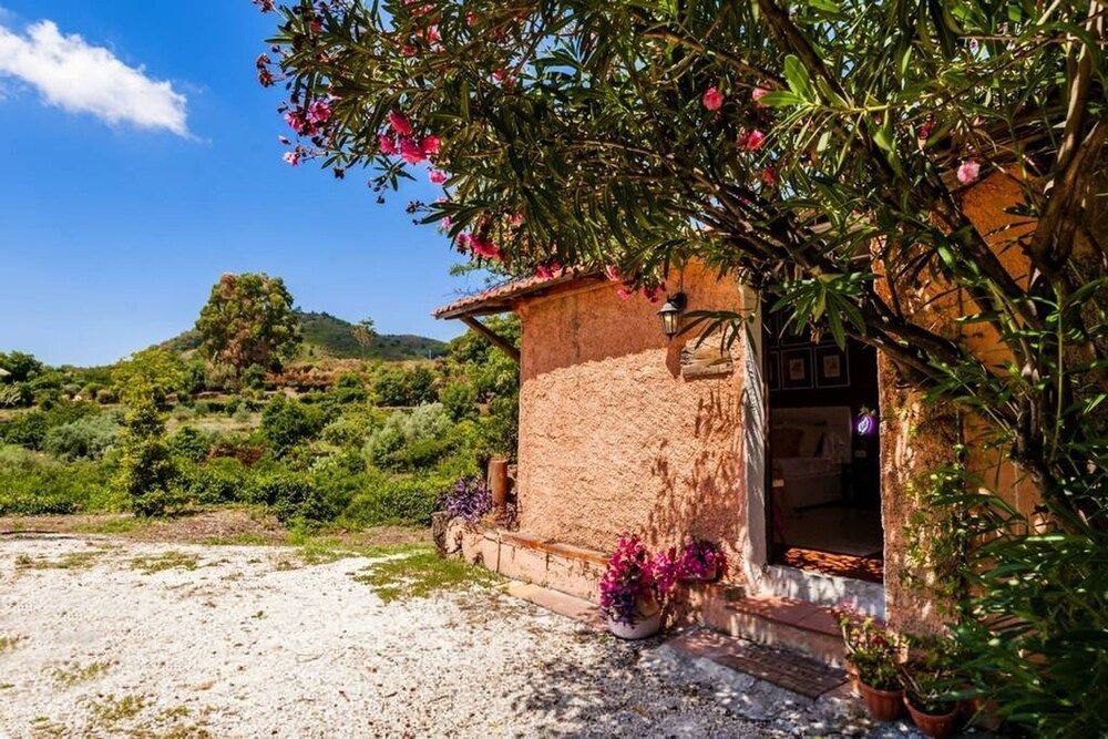 Villa Bonaccorso - antica e maestosa villa con piscina ai piedi dell'Etna 1
