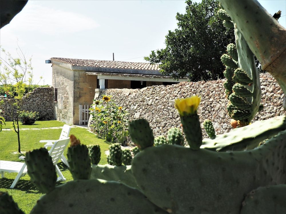 Agriturismo Alonì Costarella Masseria 2
