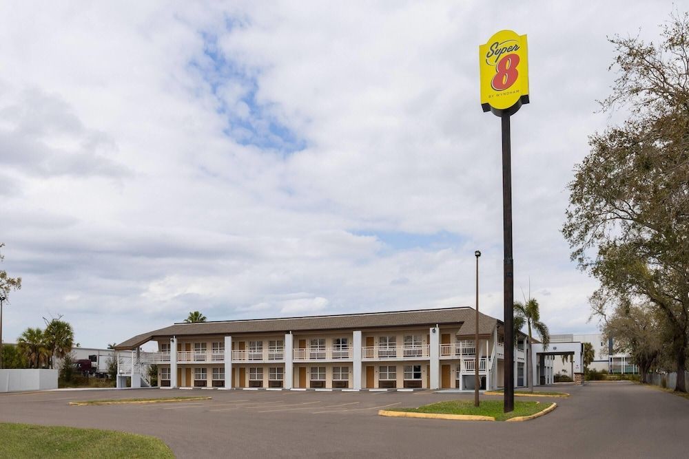 Super 8 by Wyndham Ellenton Bradenton Area 1
