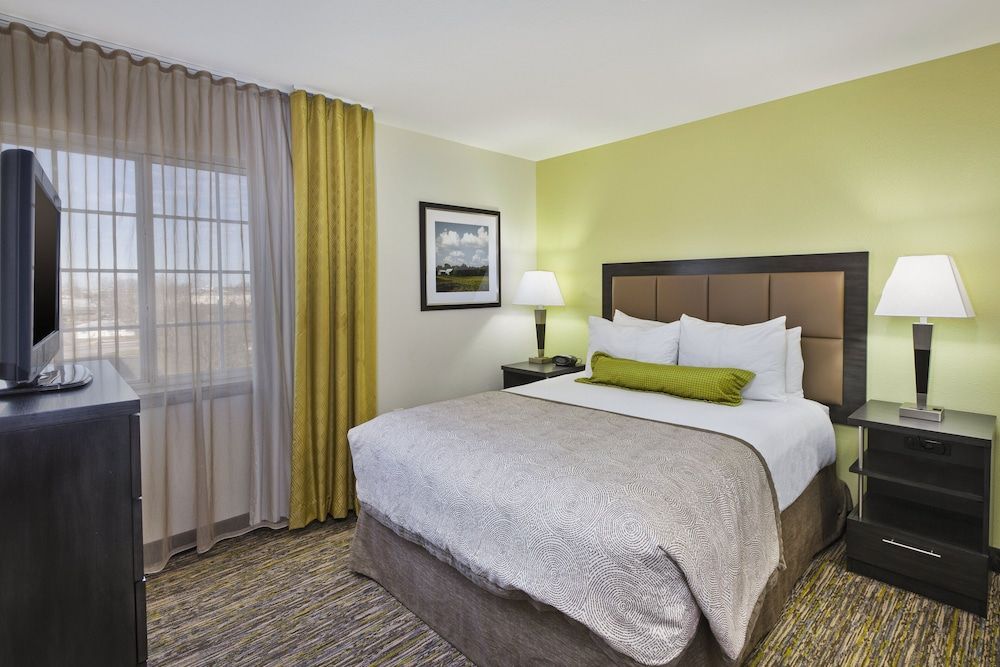 Candlewood Suites INDIANAPOLIS AIRPORT by IHG 2