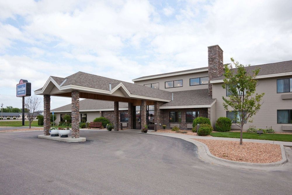 AmericInn by Wyndham Thief River Falls 1