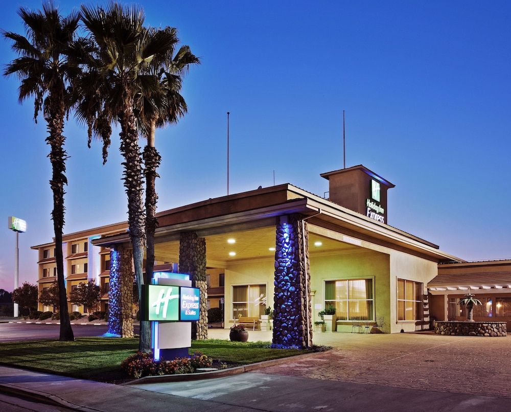 Holiday Inn Express & Suites CORNING by IHG 1