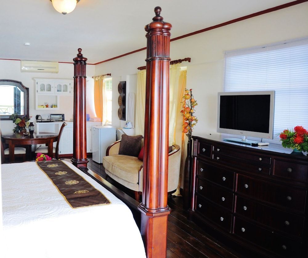 Beachcombers Hotel 2