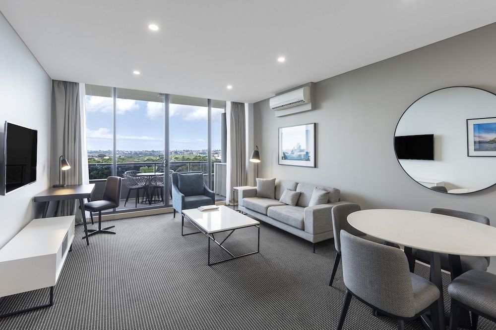 Meriton Suites Waterloo 1