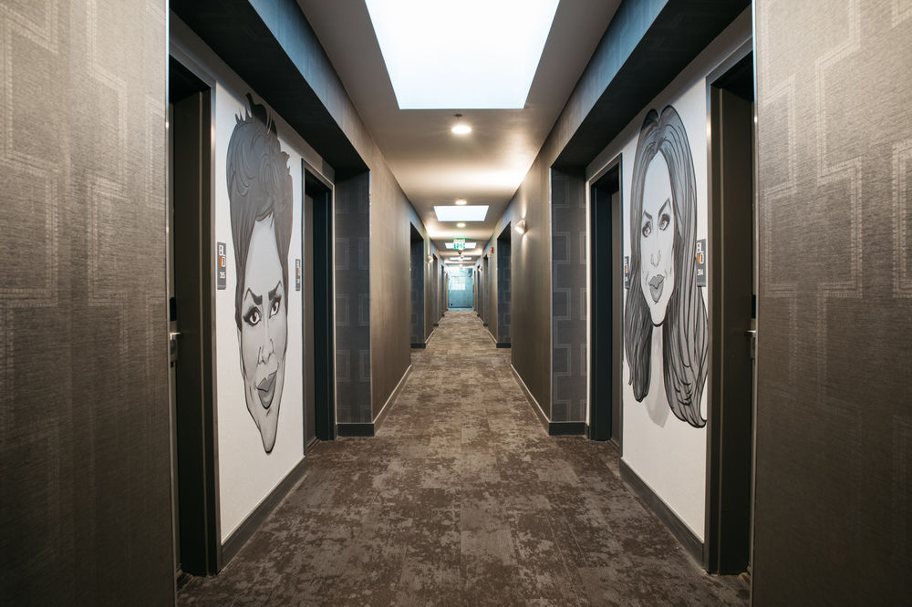 BLVD HOTEL & SUITES 2
