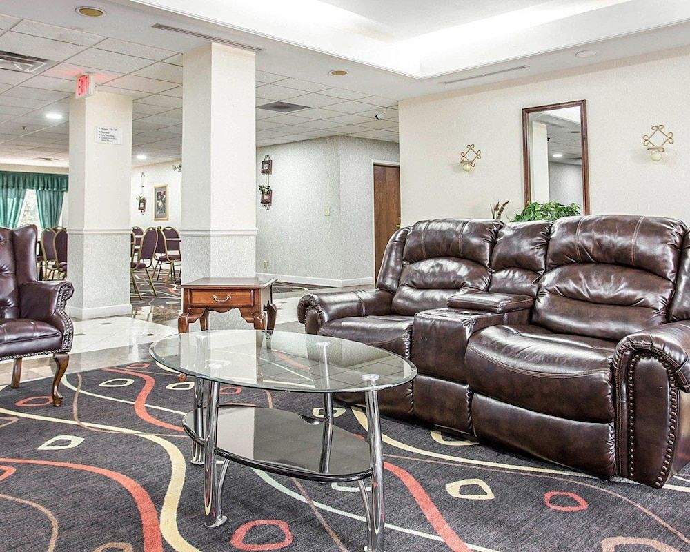 Econo Lodge Inn & Suites Marietta near Dobbins ARB 2