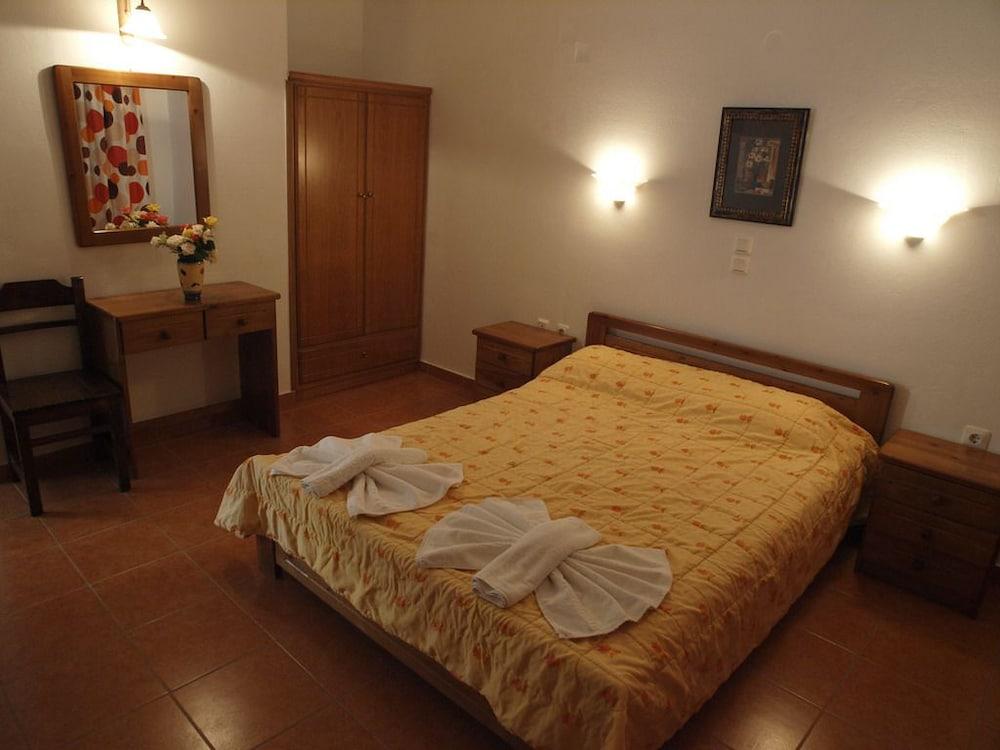Alykes Studios & Suites 2