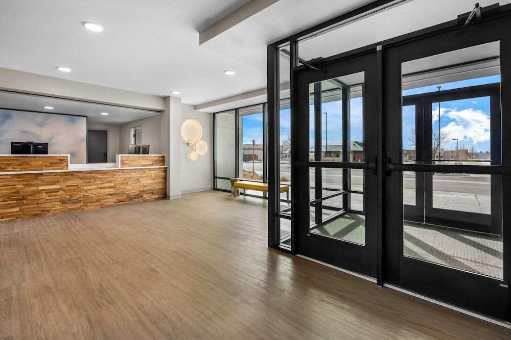 ECHO Suites Extended Stay by Wyndham Colorado Springs Airport 2