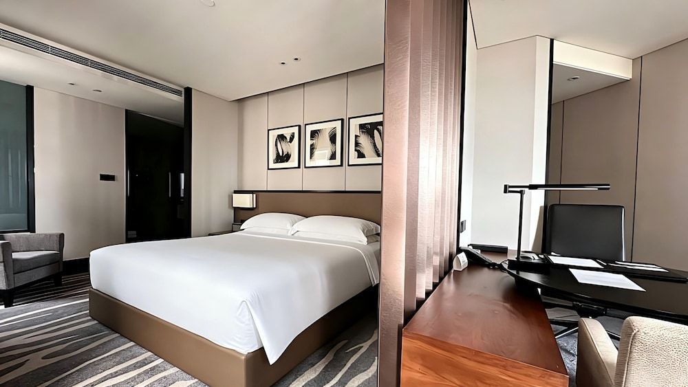 InterContinental Hotels SHANGHAI HONGQIAO NECC by IHG 2