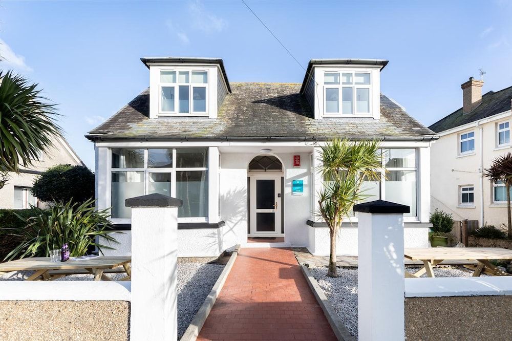 Oasis House 1