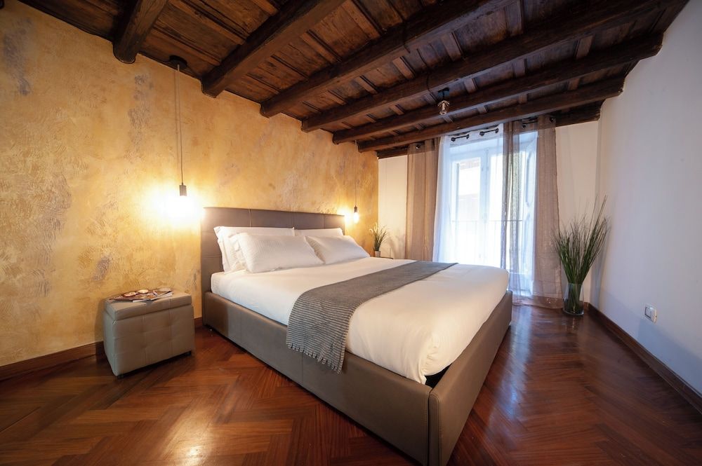 Navona Jacuzzi Apartment 2