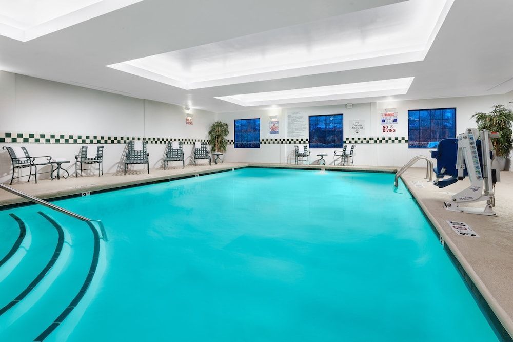 Holiday Inn & Suites RALEIGH-CARY (I-40 @WALNUT ST) by IHG 1