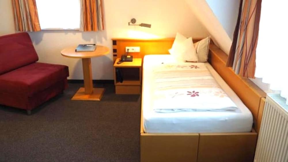 City Hotel 2