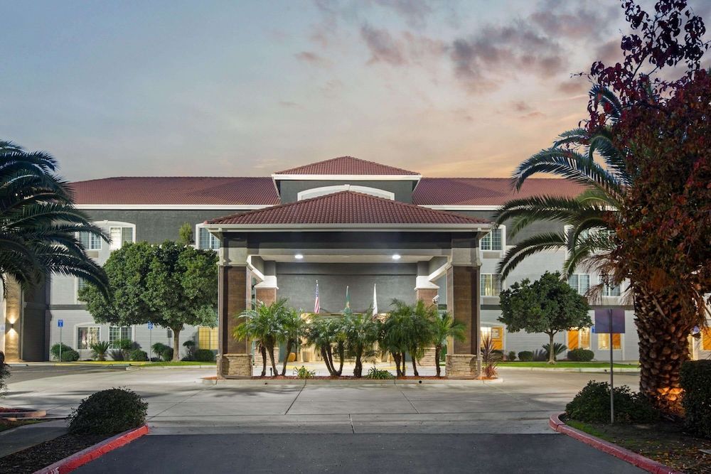 La Quinta by Wyndham Visalia/Sequoia Gateway 1