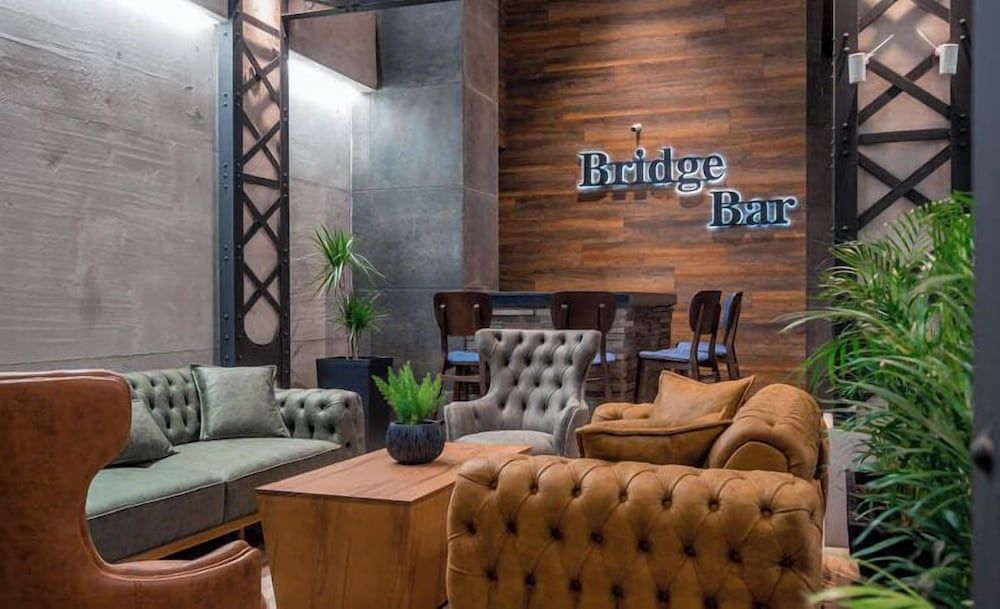 Bridge Hotel 1