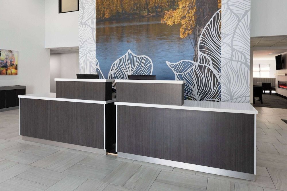 La Quinta Inn & Suites by Wyndham Meridian 2