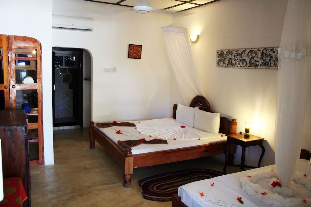 Moonshine Uroa Boutique Hotel 2