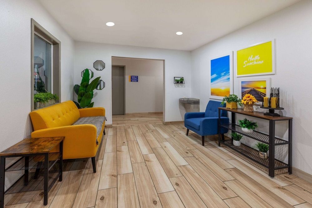 Days Inn by Wyndham Racine/Sturtevant 2