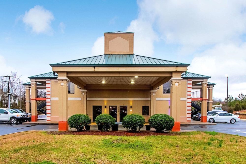 Quality Inn & Suites Dickson 1