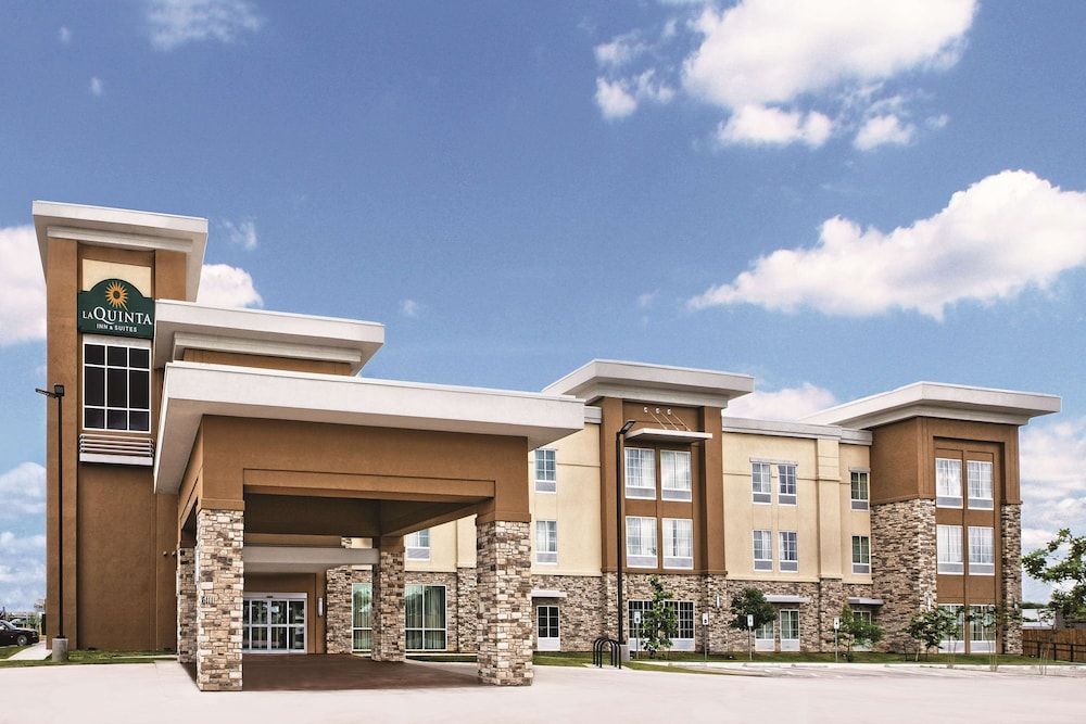 La Quinta by Wyndham San Antonio by Frost Bank Center 1