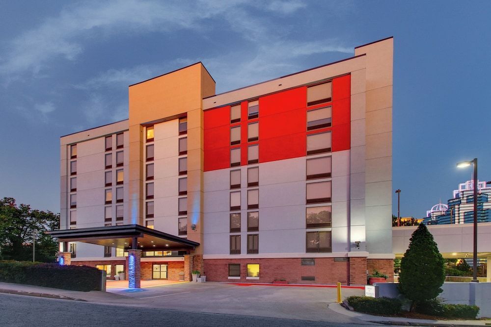 Holiday Inn Express & Suites ATLANTA N-PERIMETER MALL AREA by IHG 1