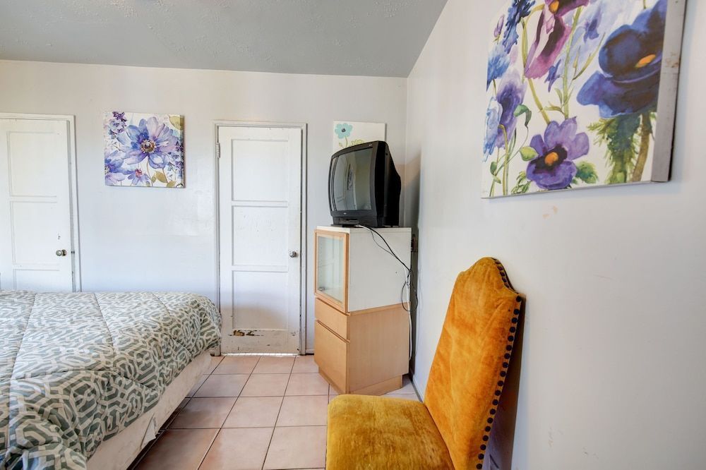 Pavilions Motel 2