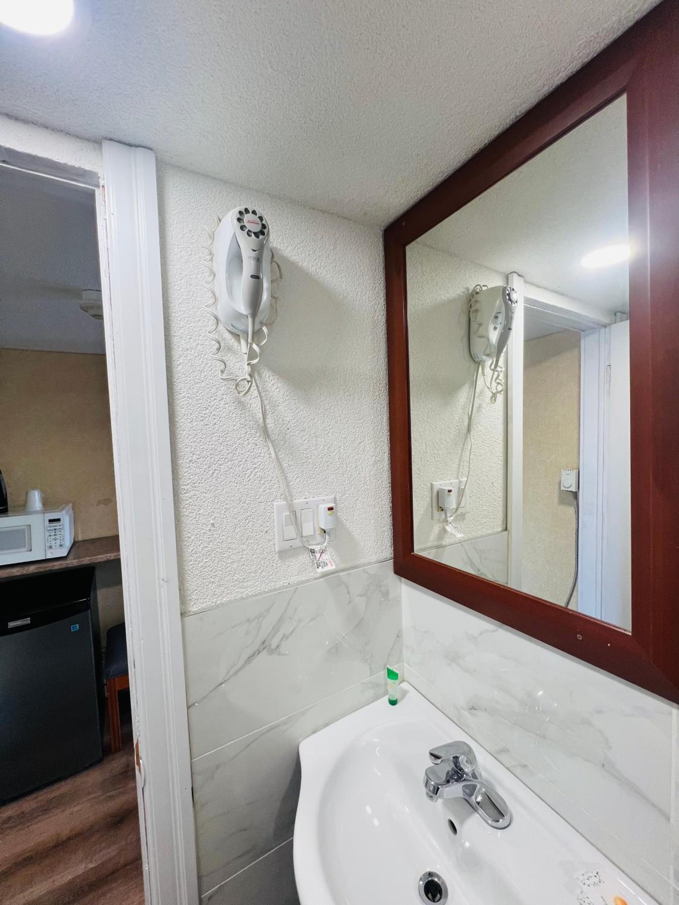 Bestway Motel 2