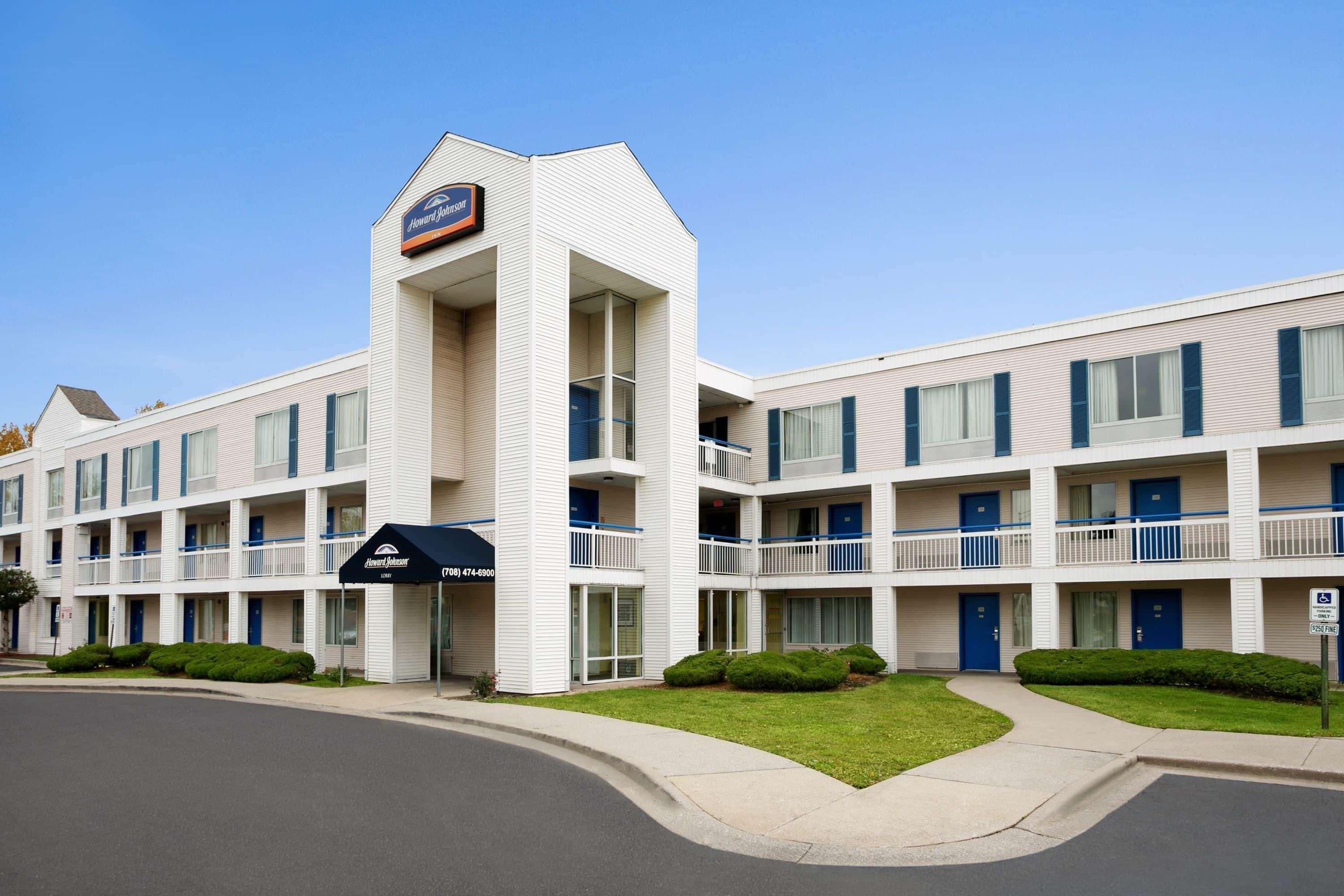 Travelodge by Wyndham Lansing IL 1