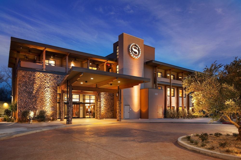 Sheraton Redding Hotel at the Sundial Bridge 1