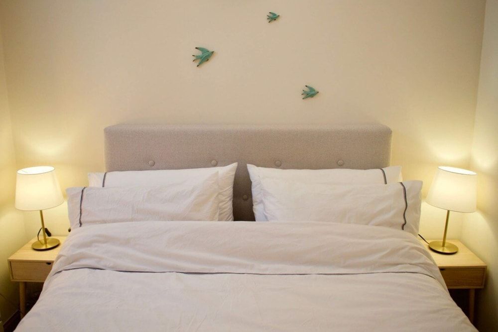 Cozy 1 Bedroom Home Near the City Centre 2