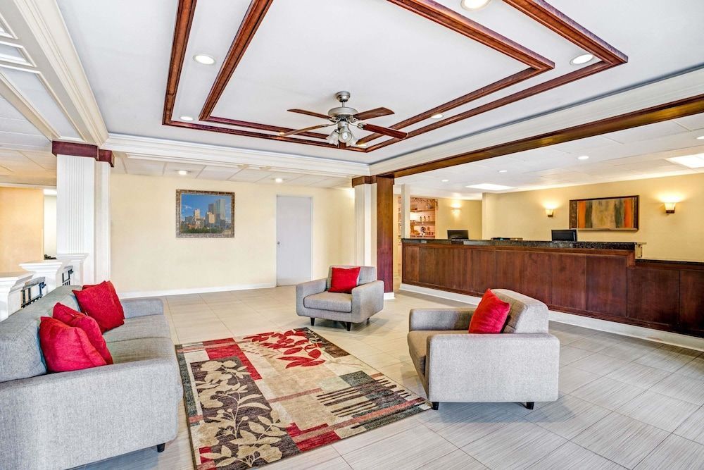 Quality Suites Atlanta Airport East 2