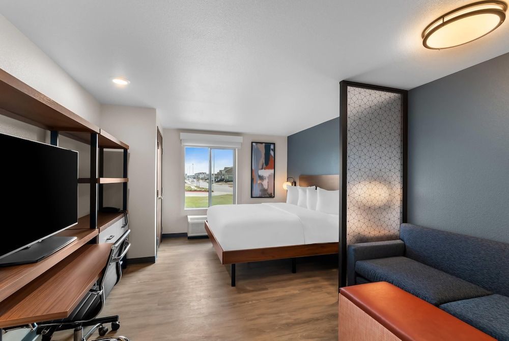 Everhome Suites Bastrop by Choice Hotels 1