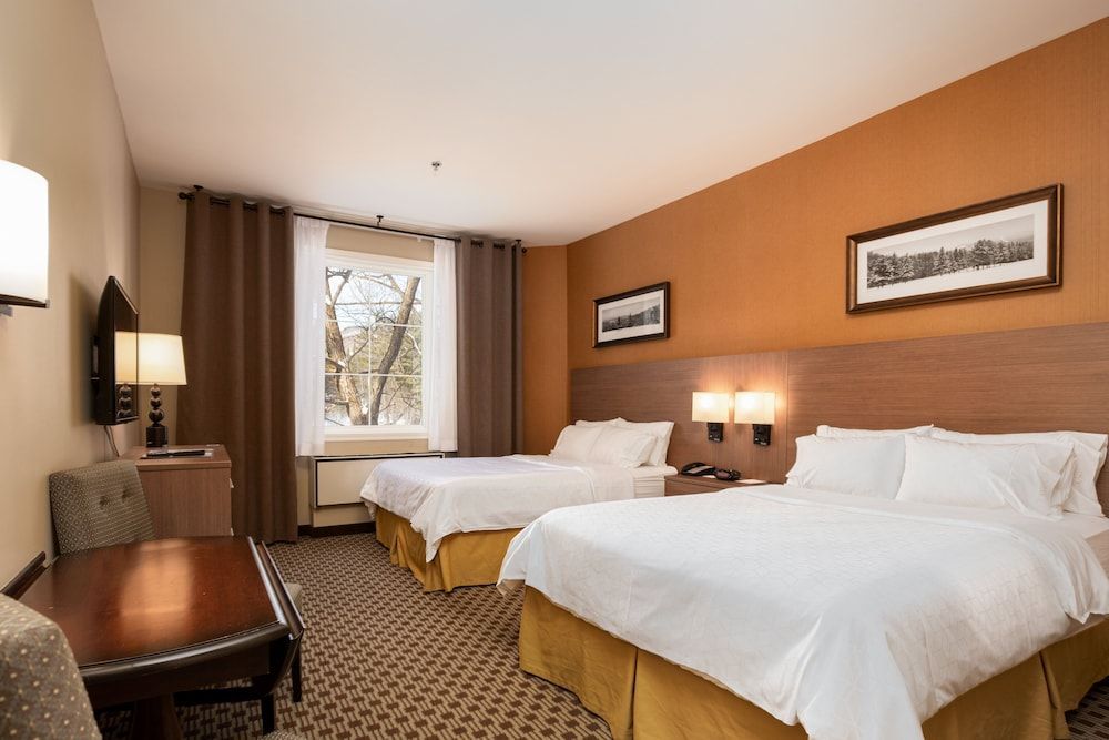 Holiday Inn Express & Suites TREMBLANT by IHG 2