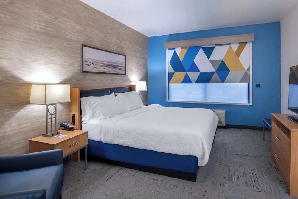 Holiday Inn Express & Suites HENDERSON by IHG 1