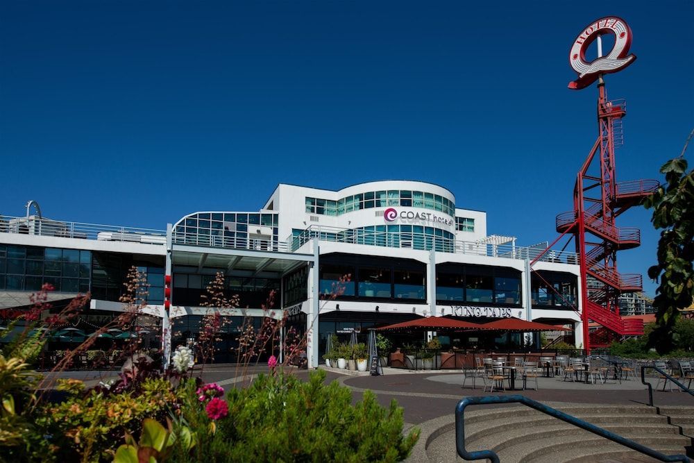 Coast Lonsdale Quay Hotel 1