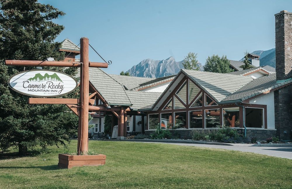 Canmore Rocky Mountain Inn 1