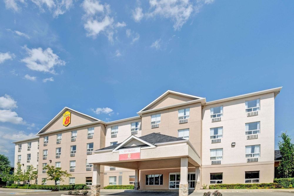 Super 8 by Wyndham Barrie South 1
