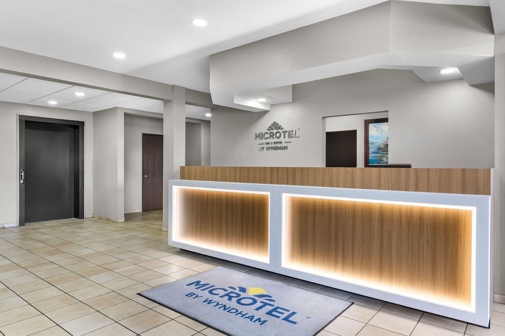 Microtel Inn & Suites by Wyndham Prairie du Chien 1