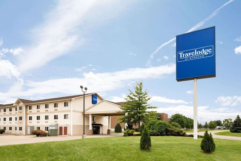 Travelodge by Wyndham Clinton Valley West Court 1