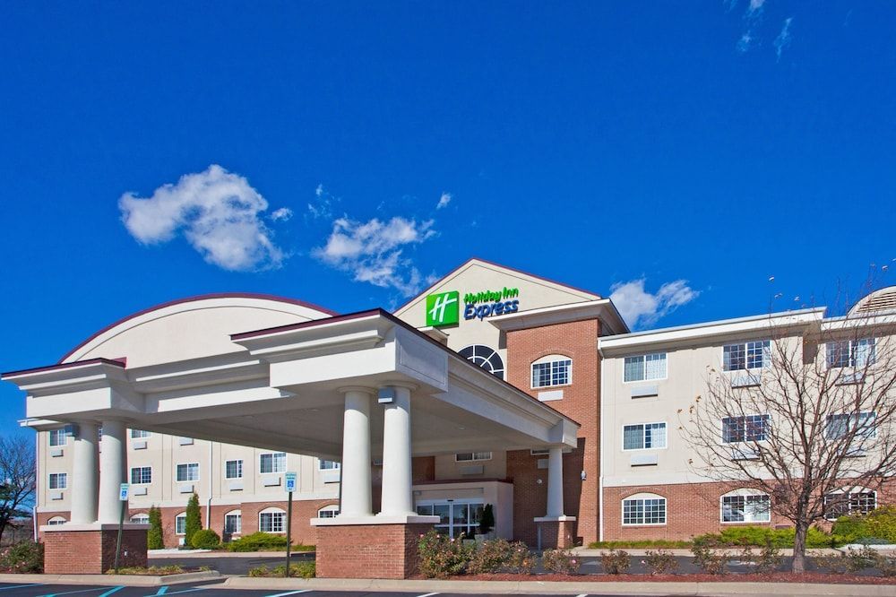 Holiday Inn Express & Suites CHARLOTTE by IHG 1