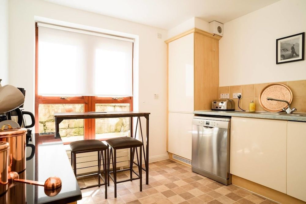 JOIVY Gorgeous Stockbridge Apt With Underground Parking 2