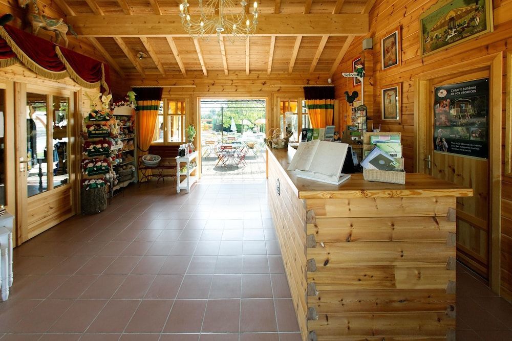 Le Village des Monédières 2