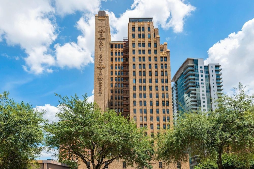 Cambria Hotel Houston Downtown Convention Center 1