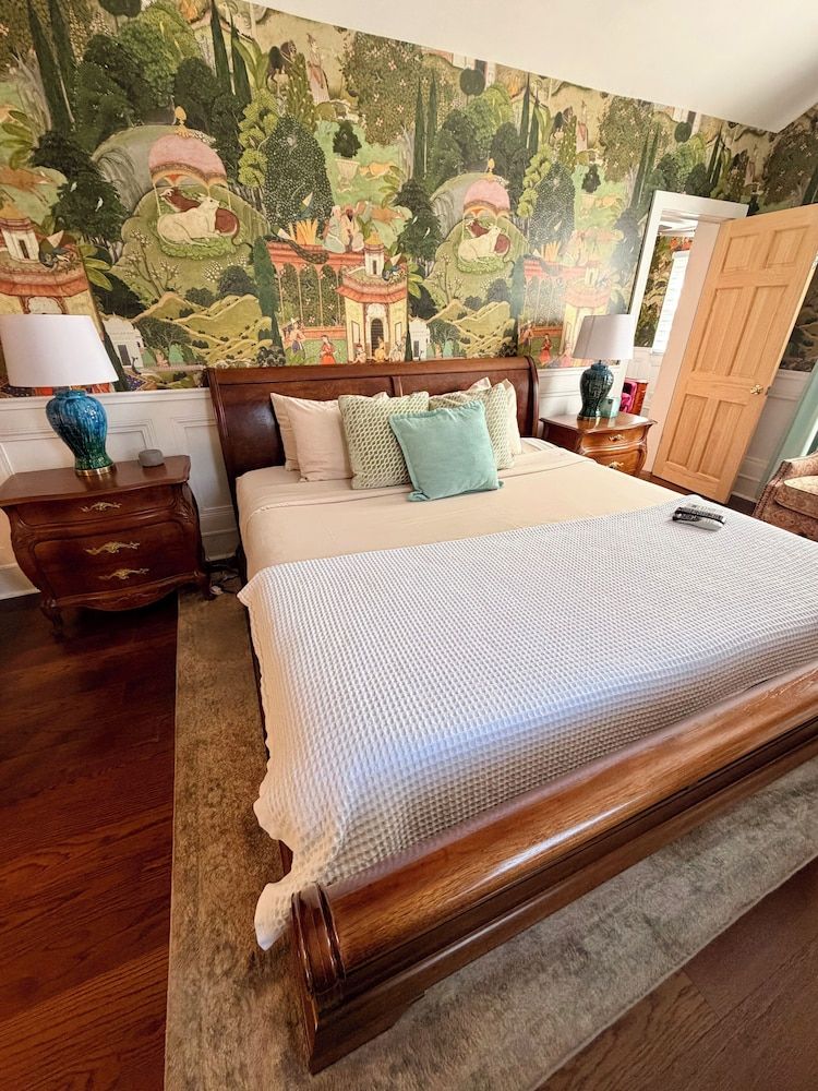 Casablanca Inn on the Bay- Exclusively for Guests 21 & Over 1