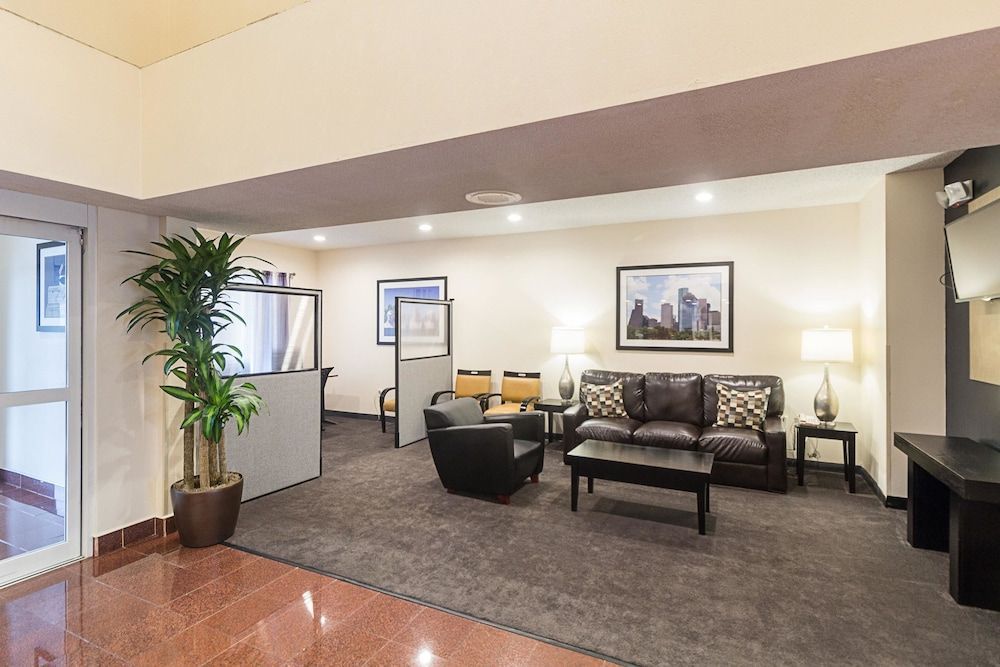 Quality Inn & Suites West Chase 2