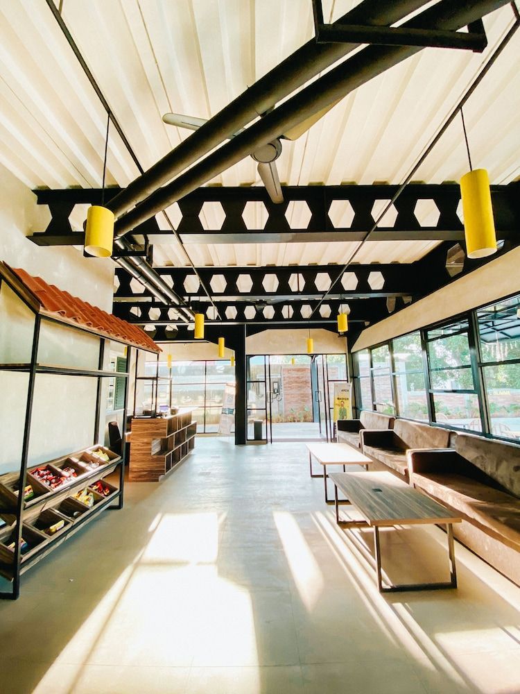 Summerville Hotel & Coffee Shop 2