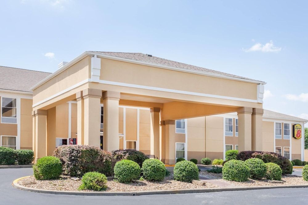 Super 8 by Wyndham Evansville North 1