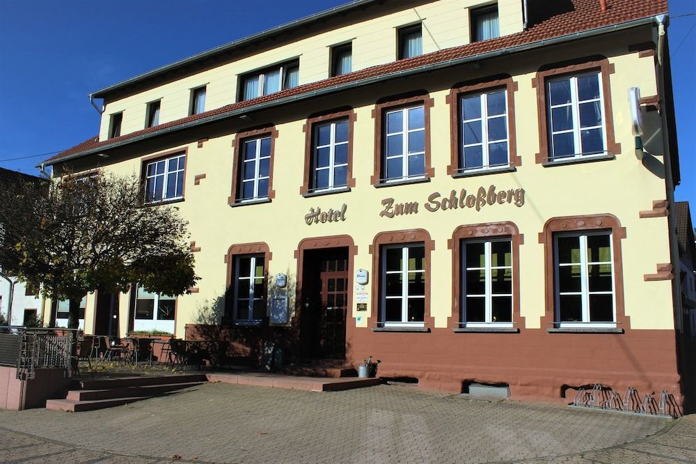 Hotel Restaurant zum Schlossberg 1