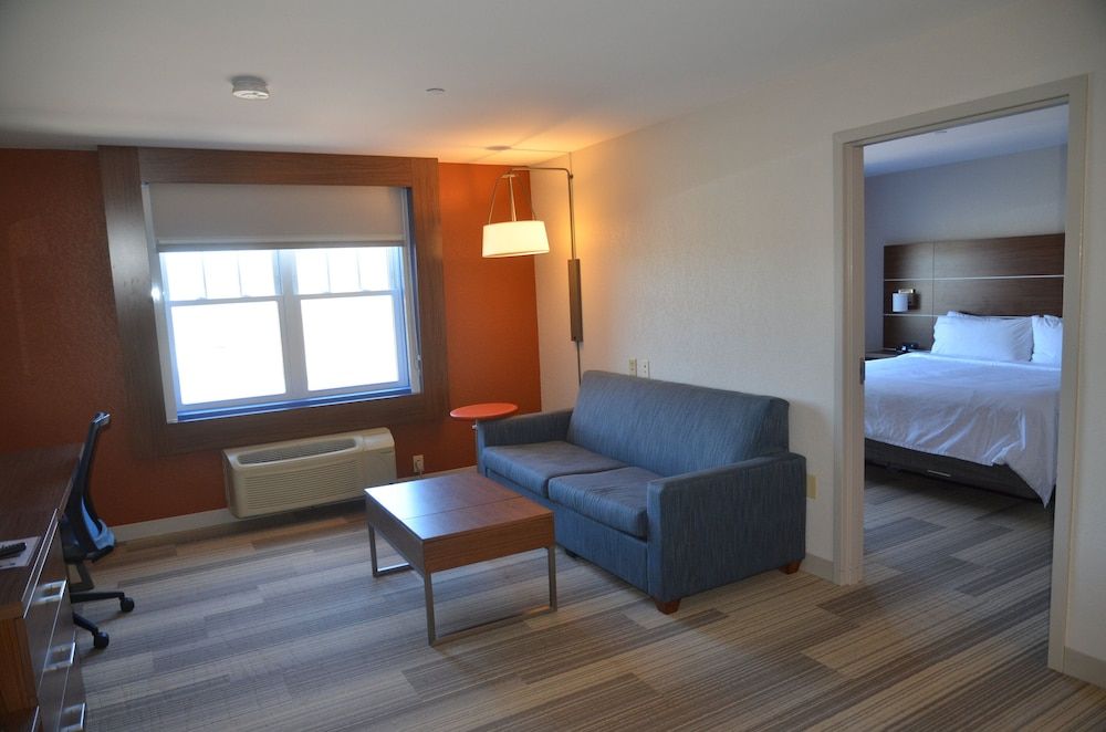 Holiday Inn Express & Suites ROCHESTER by IHG 2